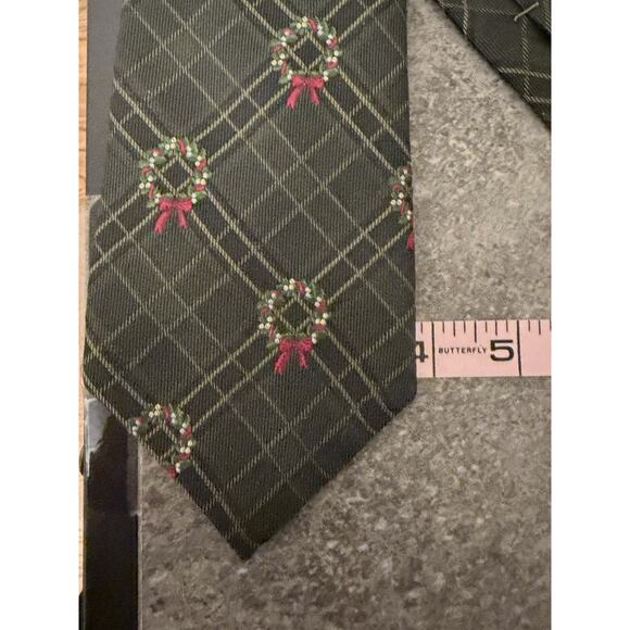 Roundtree & Yorke Christmas Silk Tie Mens Holiday Wreath Plaid Necktie 4x60 - Picture 11 of 11